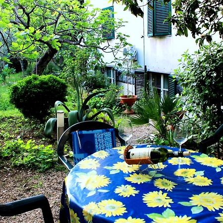 Guest House With Garden - Zuvan سبليت المظهر الخارجي الصورة