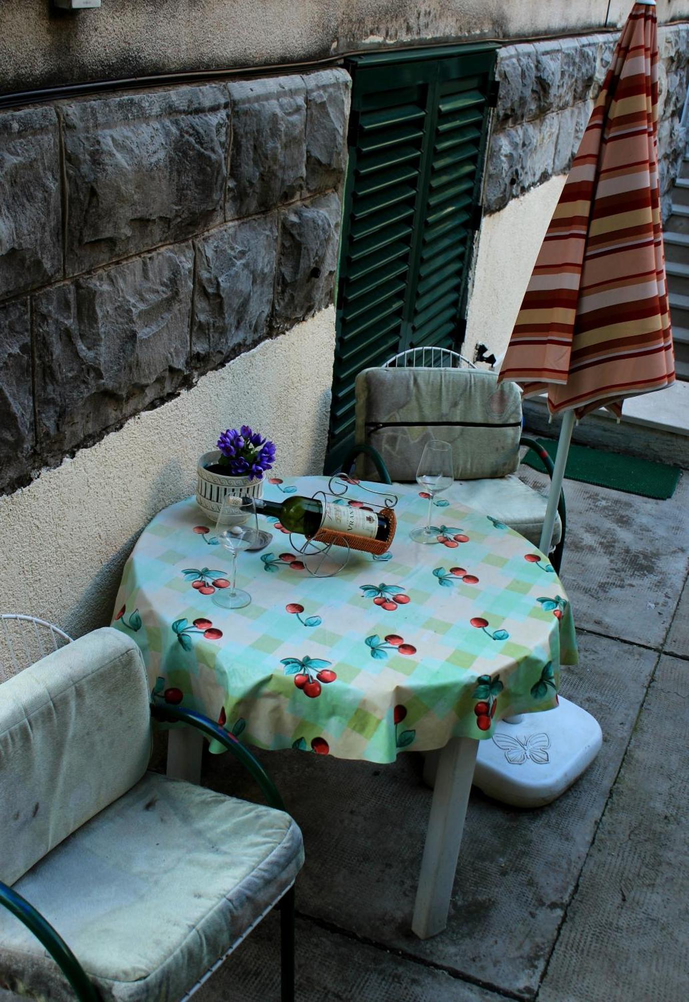 Guest House With Garden - Zuvan سبليت الغرفة الصورة