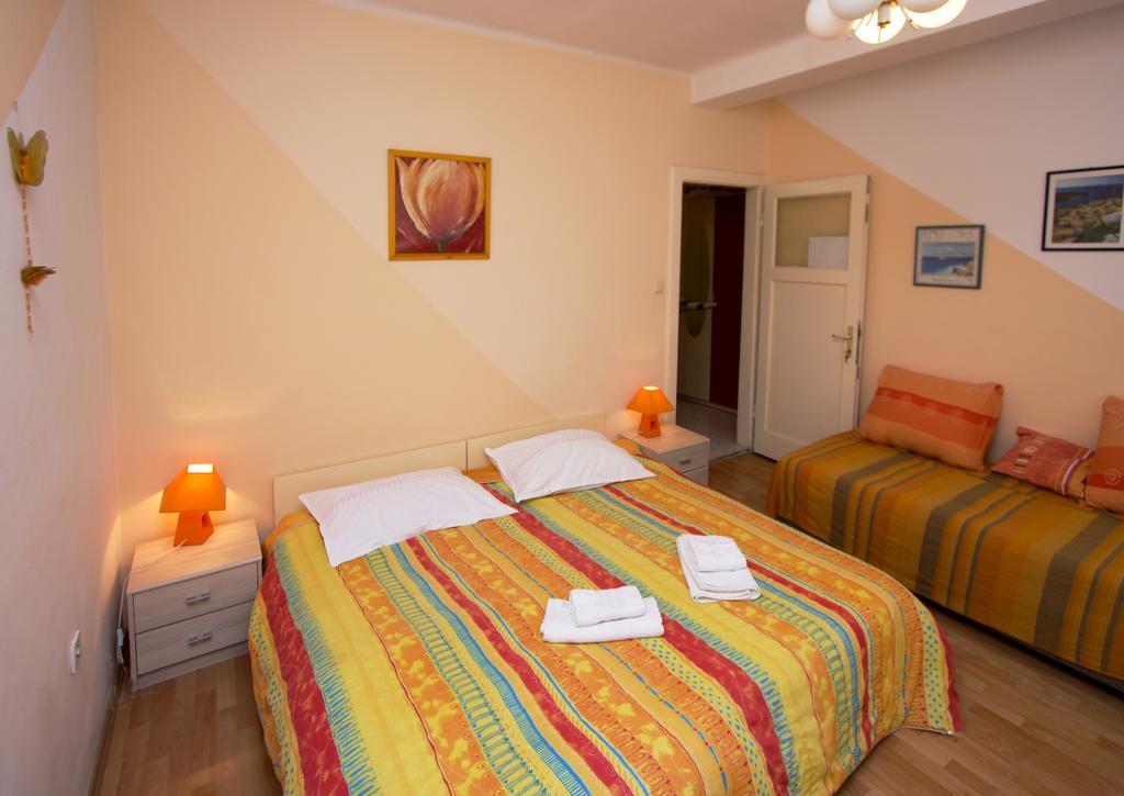 Guest House With Garden - Zuvan سبليت المظهر الخارجي الصورة