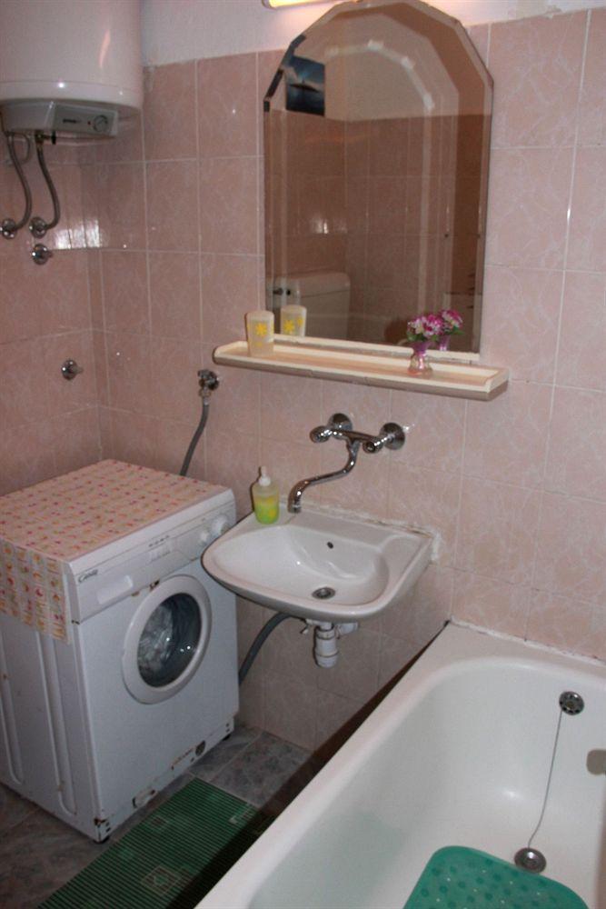 Guest House With Garden - Zuvan سبليت المظهر الخارجي الصورة