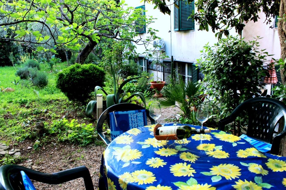 Guest House With Garden - Zuvan سبليت المظهر الخارجي الصورة